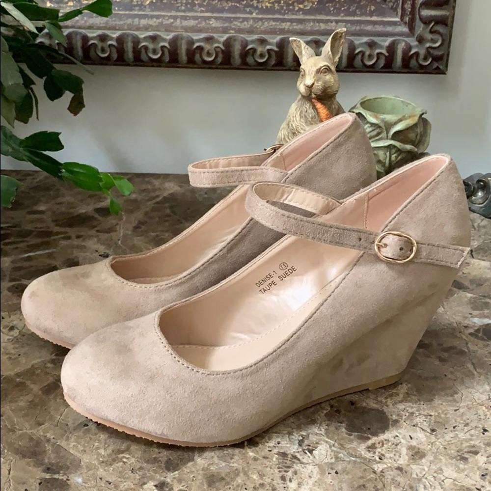 New in box Mary Jane wedge pumps size 7.5
